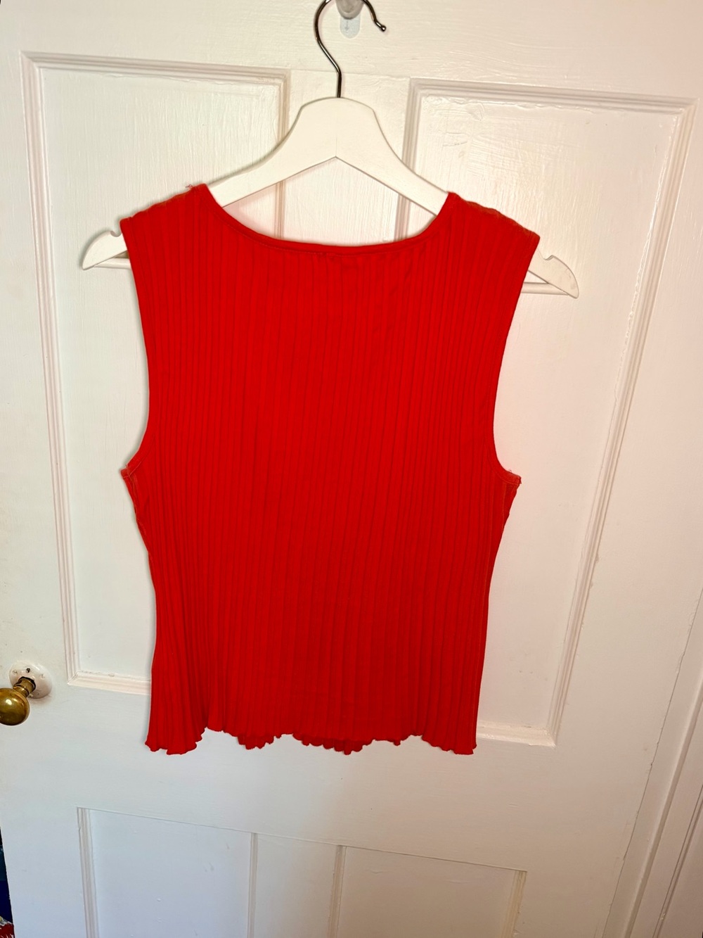 Sleeveless Ribbed Button-Front Tank - Picture 6 of 6